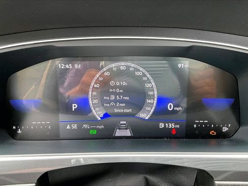 Used 2024 Volkswagen Tiguan SE w/ Panoramic Sunroof Package AWD/4WD image 12