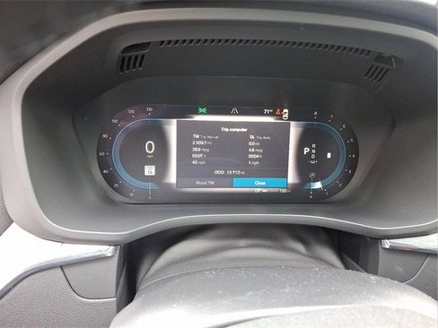 Certified 2025 Volvo XC60 B5 Plus image 17