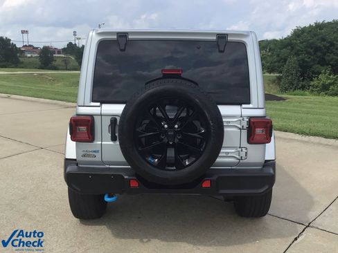 Used 2022 Jeep Wrangler Unlimited Sahara w/ Cold Weather Group image 5