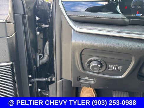 Used 2023 Jeep Grand Cherokee Overland w/ Luxury Tech Group IV AWD/4WD image 14