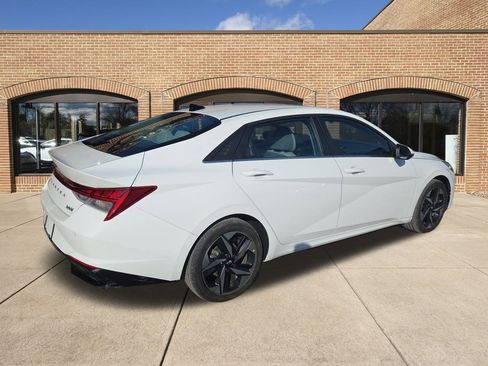 Certified 2023 Hyundai Elantra Limited image 3