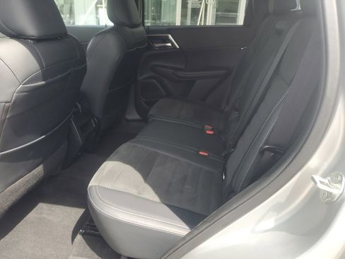 Used 2024 Mitsubishi Outlander SE image 13