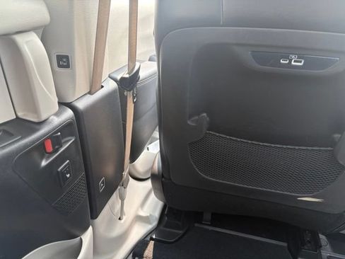 Used 2023 Chrysler Pacifica Limited FWD image 12