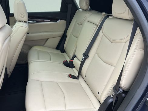 Used 2017 Cadillac XT5 Luxury w/ Driver Awareness Package FWD image 11