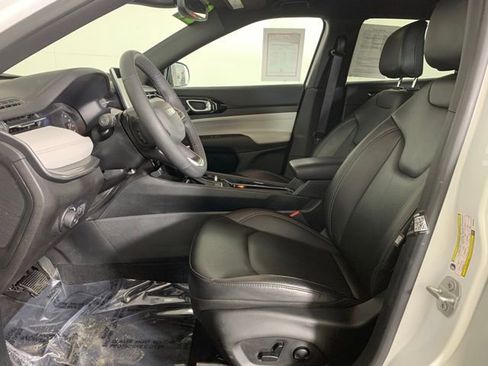 Used 2025 Jeep Compass Limited image 14