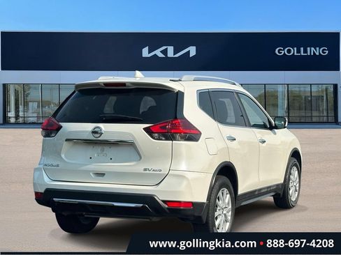 Used 2017 Nissan Rogue SV AWD/4WD image 3