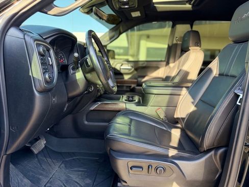 Used 2020 Chevrolet Silverado 1500 High Country w/ Technology Package AWD/4WD image 7