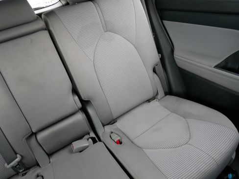 Used 2022 Toyota Highlander LE AWD/4WD image 14