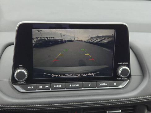 Used 2024 Nissan Rogue SV image 8