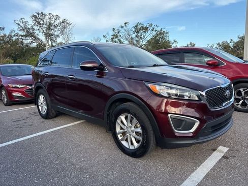 Used 2017 Kia Sorento LX image 4