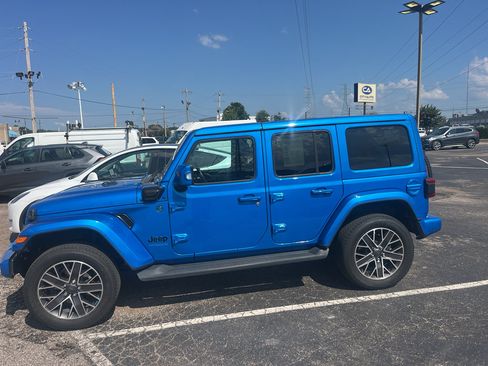 Used 2022 Jeep Wrangler Unlimited Sahara AWD/4WD image 1