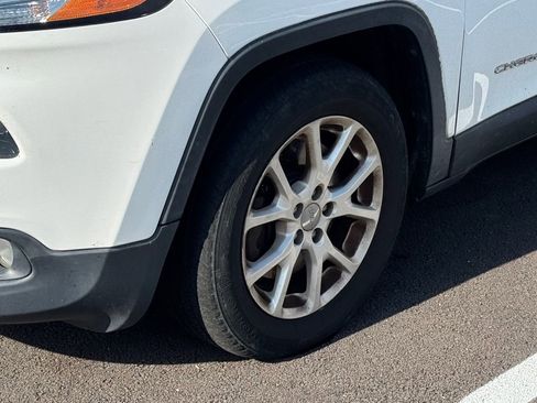 Used 2014 Jeep Cherokee Latitude FWD image 3