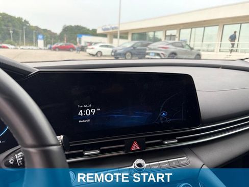 Used 2025 Hyundai Elantra SEL FWD image 4