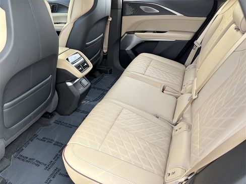 Used 2024 Cadillac Lyriq Luxury w/ Nappa Leather Package image 17