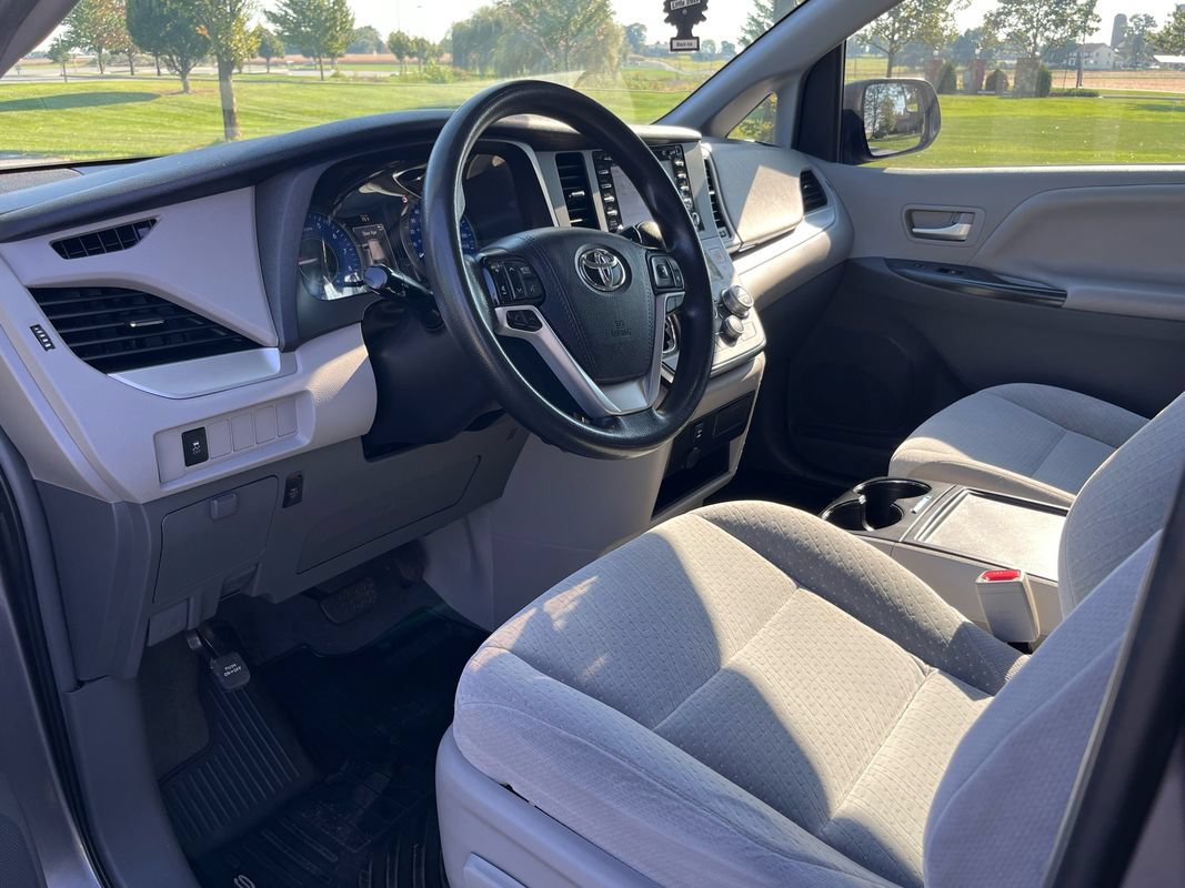 Used 2019 Toyota Sienna LE FWD image 10