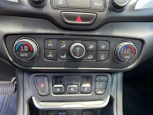 Used 2019 GMC Terrain SLE w/ Driver Convenience Package FWD image 21