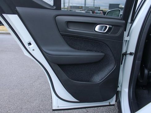 Used 2025 Volvo XC40 B5 Plus image 33