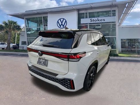 New 2026 Volkswagen Tiguan SE R-Line FWD image 4
