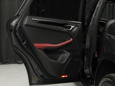 New 2026 Porsche Macan AWD/4WD image 13