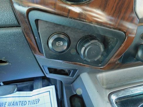 Used 2016 Ford F250 Lariat w/ Lariat Chrome Package image 31