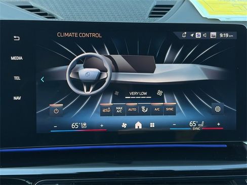 Used 2025 BMW X1 xDrive28i w/ Technology Package image 16