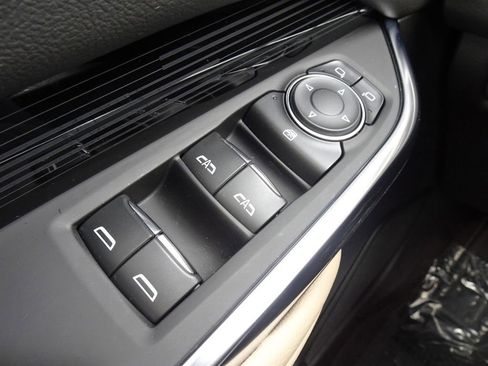 Certified 2024 Cadillac XT4 Luxury w/ Cold Weather Package image 21