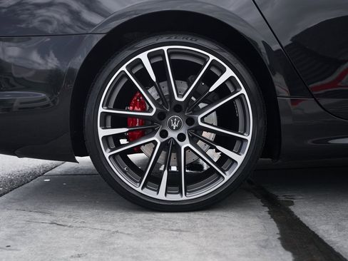 Used 2021 Maserati Quattroporte Trofeo image 28