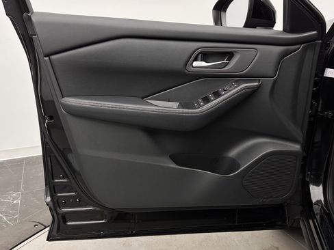 Used 2026 Nissan Rogue SV image 10