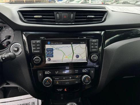 Used 2017 Nissan Rogue Sport SL w/ SL Premium Package FWD image 21