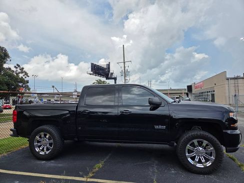 Used 2018 Chevrolet Silverado 1500 LT w/ Texas Edition AWD/4WD image 4