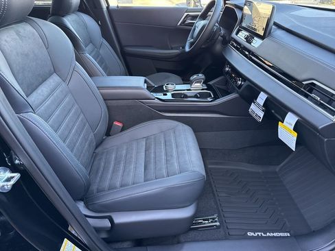 New 2026 Mitsubishi Outlander SE image 23