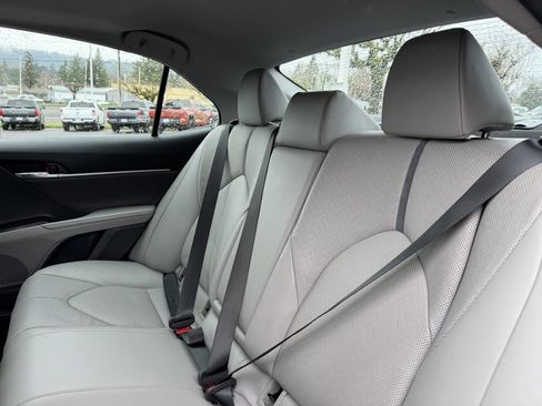 Used 2021 Toyota Camry XLE w/ Navigation Upgrade Package image 30