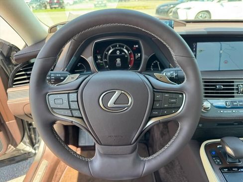 Used 2020 Lexus LS 500 w/ Accessory Package (Z2) RWD image 21