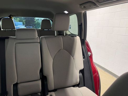 Certified 2025 Toyota Grand Highlander AWD image 17