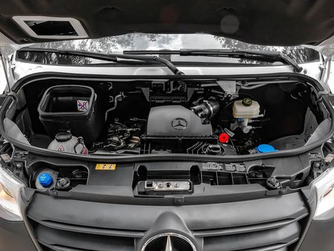 Used 2024 Mercedes-Benz Sprinter 2500 image 36