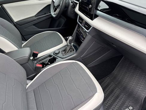 New 2026 Volkswagen Taos SE image 16