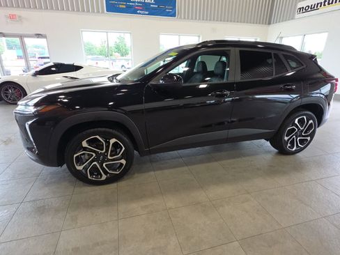 Used 2025 Chevrolet Trax RS w/ Driver Confidence Package FWD image 11
