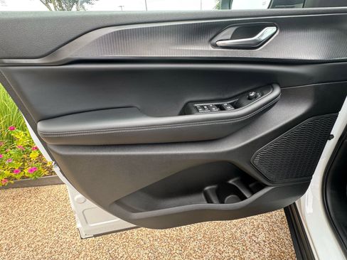 Used 2025 Jeep Grand Cherokee L Laredo w/ Luxury Tech Group I image 27