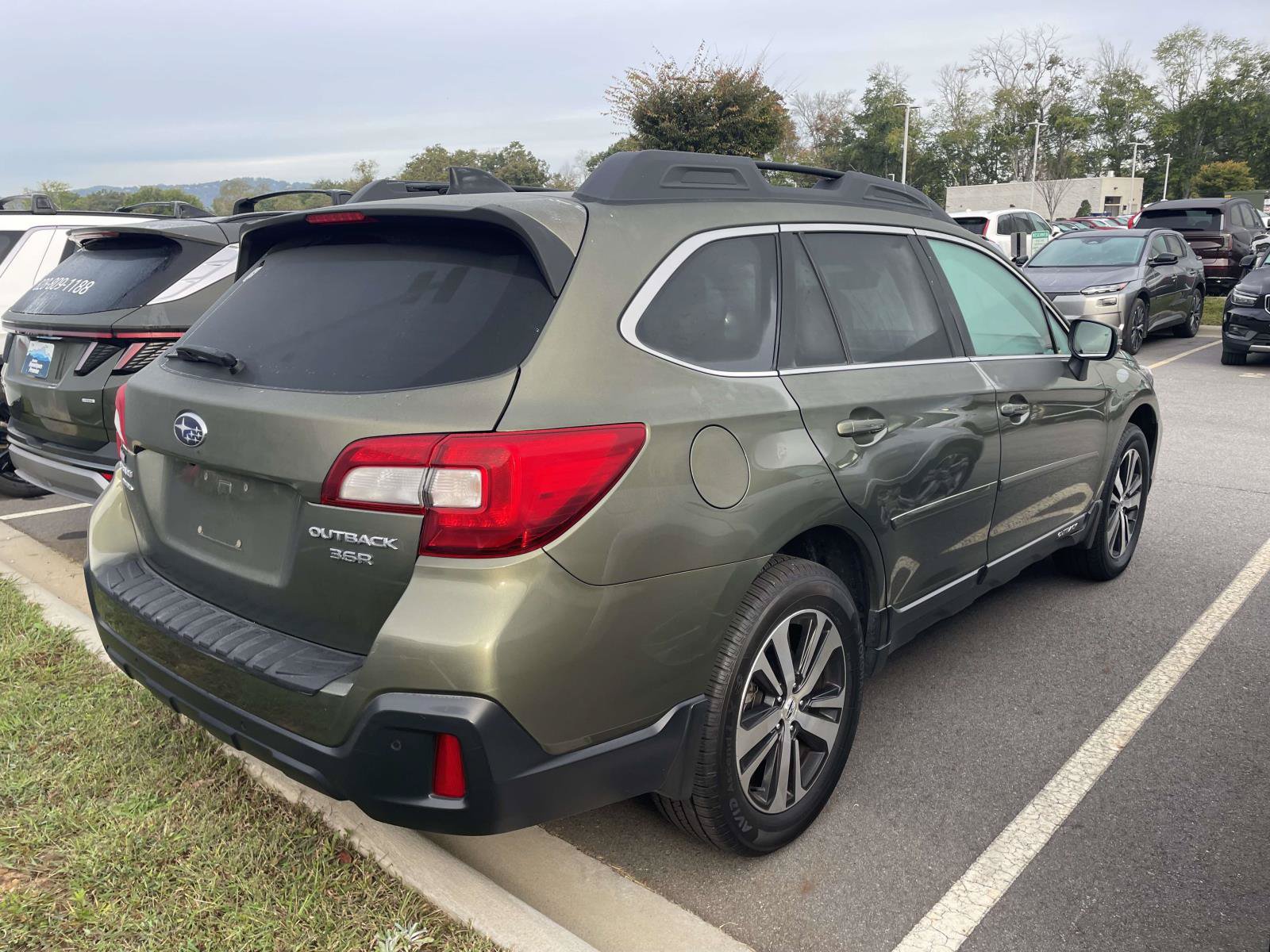 Used 2019 Subaru Outback 3.6R Limited w/ Popular Package #2 AWD/4WD image 4