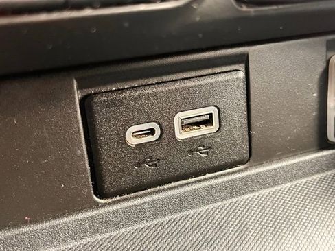 Used 2022 Chevrolet Suburban LT image 20