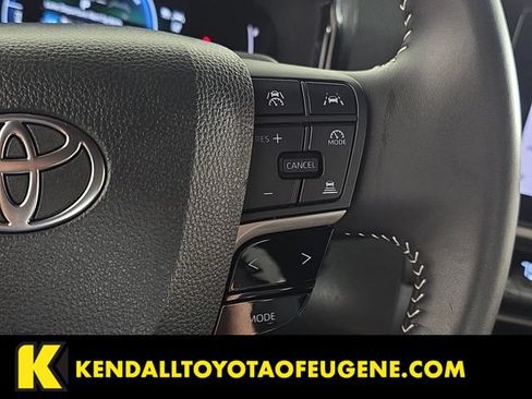 Used 2025 Toyota Camry SE AWD/4WD image 14