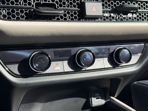 Used 2023 Honda HR-V LX image 24