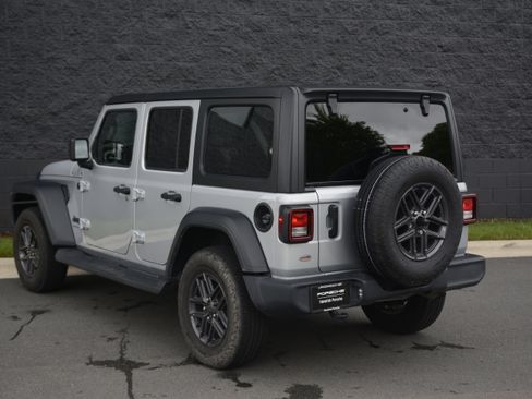 Used 2024 Jeep Wrangler Unlimited Sport AWD/4WD image 3