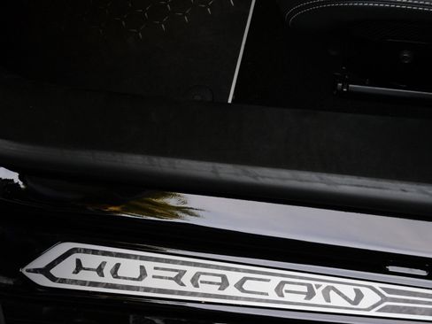 Used 2018 Lamborghini Huracan Performante image 24