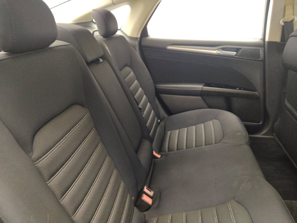 Used 2014 Ford Fusion SE FWD image 19