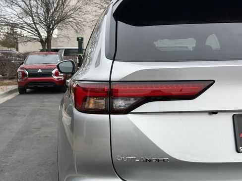 Used 2025 Mitsubishi Outlander SEL image 35