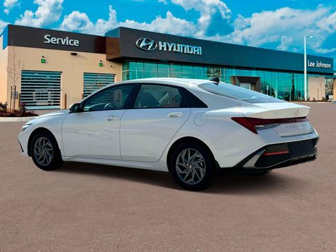New 2025 Hyundai Elantra Blue image 4