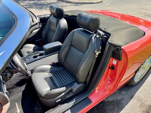 Used 2003 Ford Thunderbird image 36