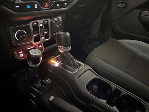 Used 2024 Jeep Wrangler Unlimited AWD/4WD image 51