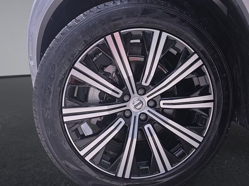 Certified 2025 Volvo XC90 B5 Core AWD/4WD image 44